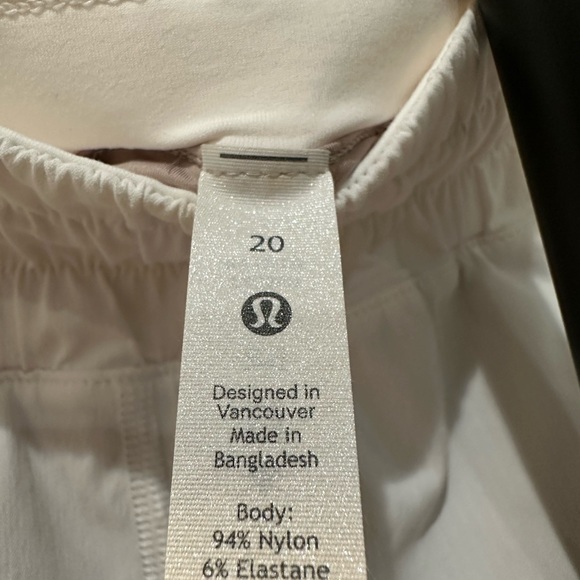 (2188) LULULEMON Track that Short 5" in Sz 20 - Picture 6 of 8